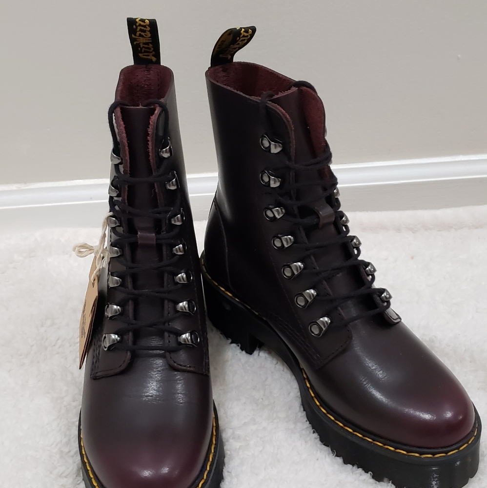 Dr. Martens Leona Boots (US 7)